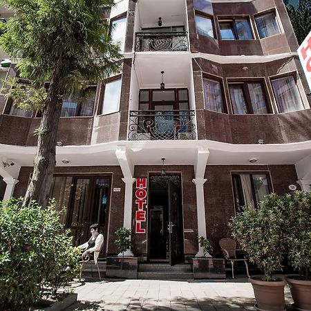 Hotel Dadiani Batumi Bagian luar foto