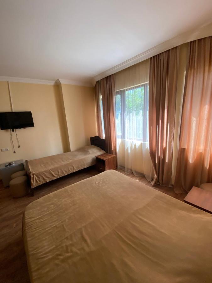 Hotel Dadiani Batumi Bagian luar foto