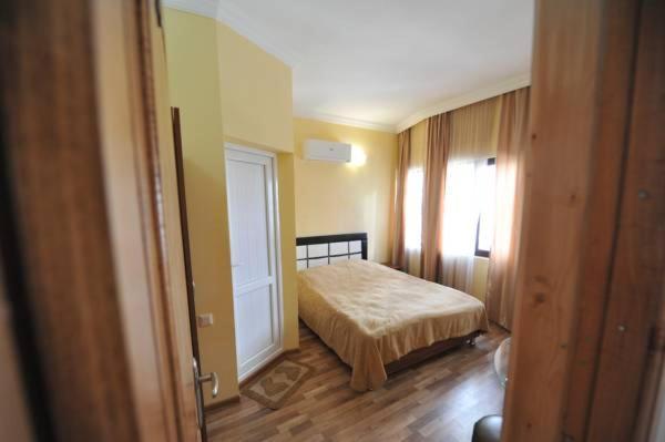 Hotel Dadiani Batumi Bagian luar foto