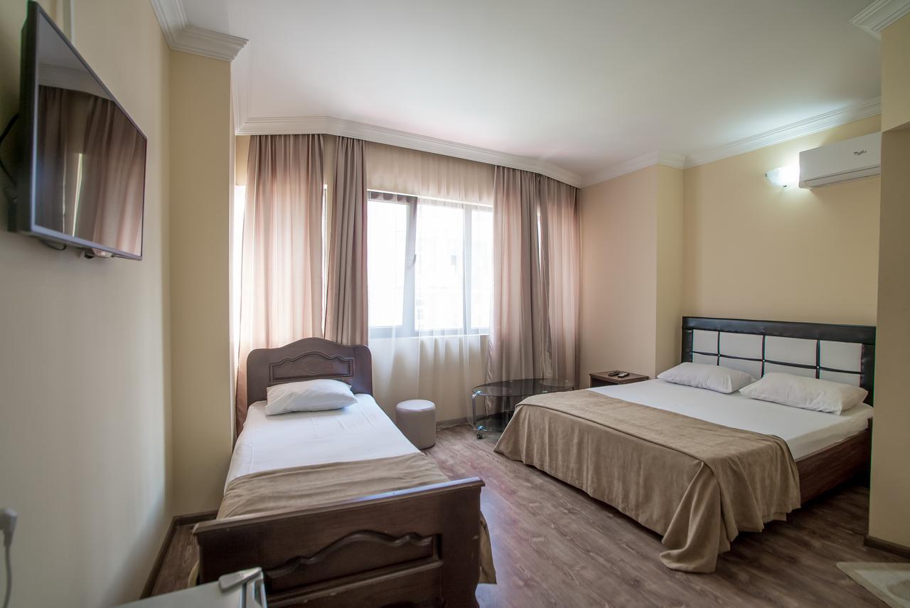 Hotel Dadiani Batumi Bagian luar foto