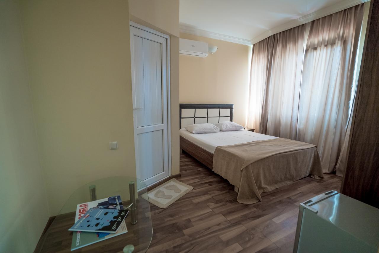 Hotel Dadiani Batumi Bagian luar foto