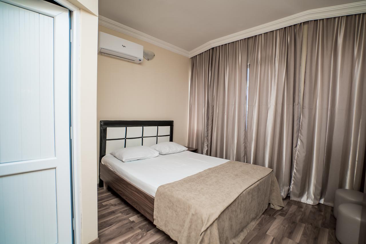 Hotel Dadiani Batumi Bagian luar foto